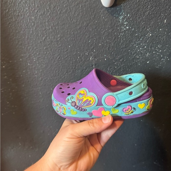 CROCS Purple and Blue Butterfly Kids Clogs - Picture 7 of 8